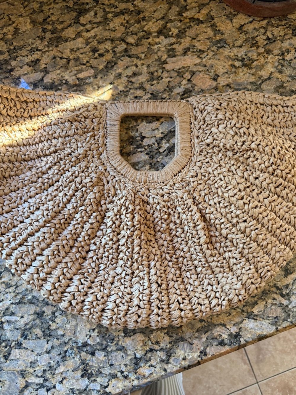 Straw vacation purse